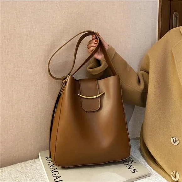 Beautiful PU Leather Bucket Bag Purse and Coin Bag Set - Picture 7 of 10